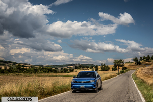 Ford Capri – front three-quarter, blue on a country road