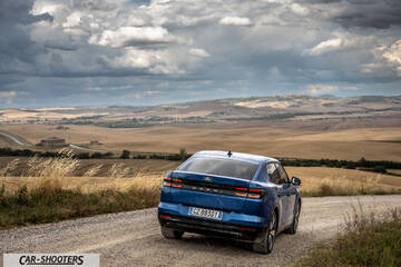 Ford Capri – rear three-quarter, blue on a country road