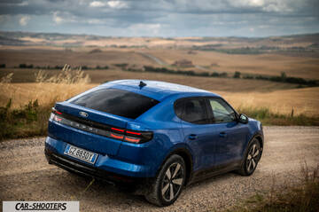 Ford Capri – rear three-quarter, blue metallic on a country road