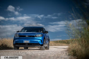 Ford Capri – front three-quarter, blue on a dirt road