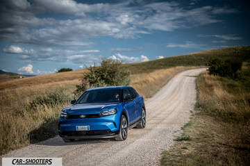 Ford Capri – front three-quarter, blue on a dirt road