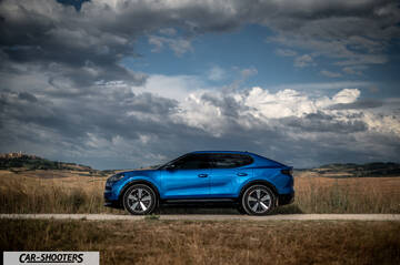 Ford Capri – side profile, blue on a country road