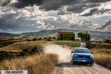 Ford Capri – front three-quarter, blue on a country road