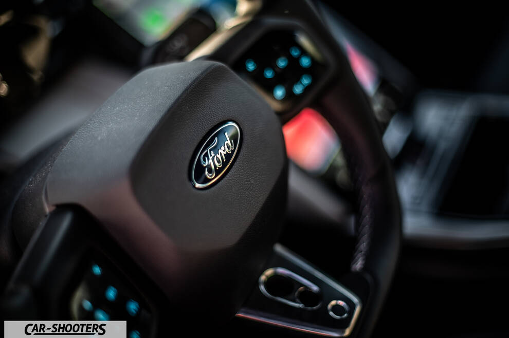 Ford Capri – dashboard, steering wheel close-up