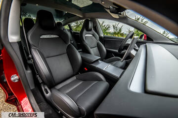 Tesla Model 3 Performance – interior, leather front seats