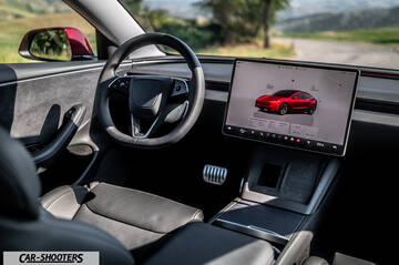 Tesla Model 3 Performance – dashboard, large central touchscreen display