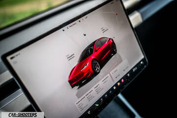 Tesla Model 3 Performance – dashboard, large central touchscreen display