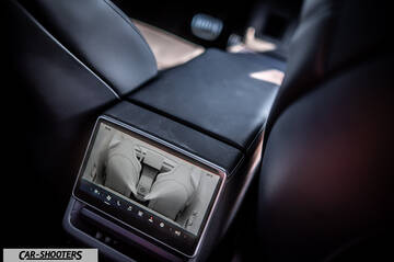 Tesla Model 3 Performance – interior, rear seat entertainment screen