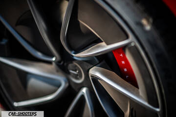 Tesla Model 3 Performance – detail, alloy wheel close-up