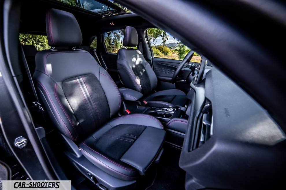 Ford Kuga 2025 – interior, leather front seats