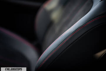 Ford Kuga 2025 – interior, leather front seats