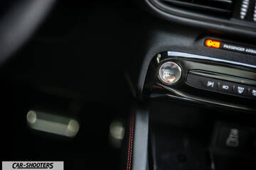 Ford Kuga 2025 – dashboard, engine start stop button