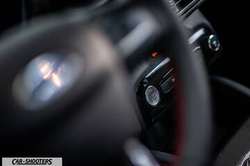 Ford Kuga 2025 – dashboard, engine start stop button