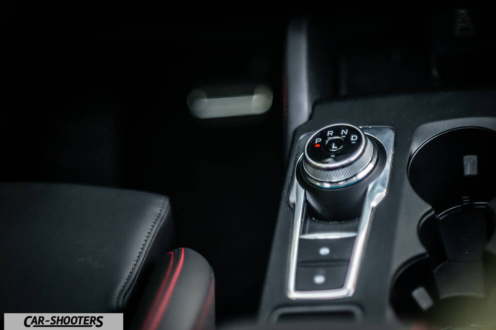 Ford Kuga 2025 – interior, rotary gear shifter
