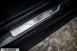 Ford Kuga 2025 – detail, door sill plate close-up