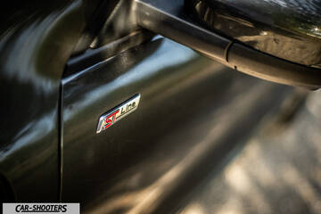 Ford Kuga 2025 – detail, emblem close-up