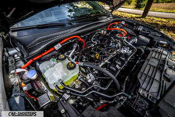 Ford Kuga 2025 – engine bay, with bright orange high voltage cables