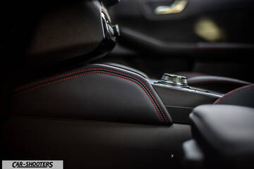 Ford Kuga 2025 – interior, center console with red stitching